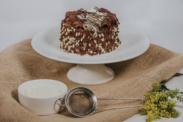 BOLO NINHO C/ BRIGADEIRO DE AVELÃ